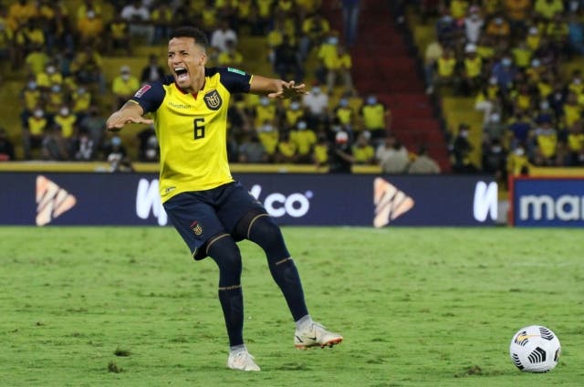 KHÓ TIN: Một đội tuyển trước nguy cơ bị loại khỏi World Cup 2022 do dùng cầu thủ... không có thật