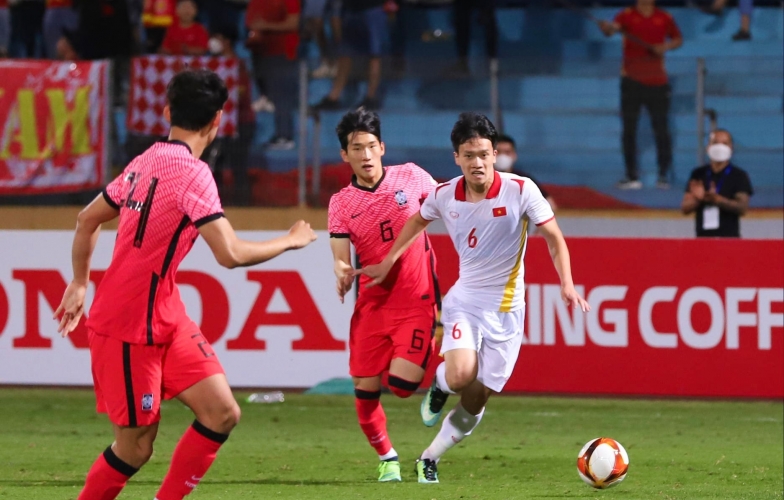 Bộ đôi Quả bóng Vàng Việt Nam tỏa sáng trước U20 Hàn Quốc