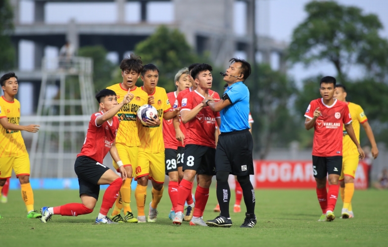 Sao U23 Việt Nam lãnh án phạt nặng sau pha phạm lỗi thô bạo với đối thủ