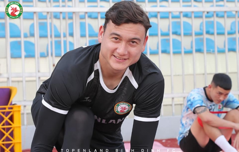 Đặng Văn Lâm nói gì khi khoác áo 'PSG Việt Nam'?