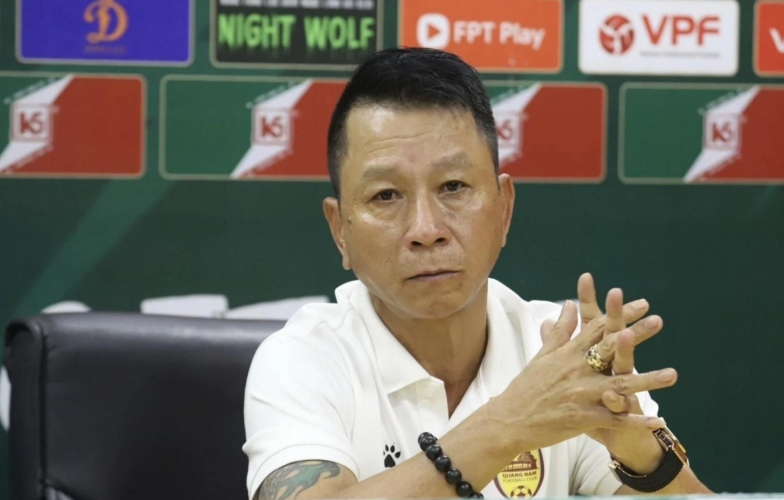 HLV Văn Sỹ Sơn chỉ thẳng đội xuống hạng ở V-League