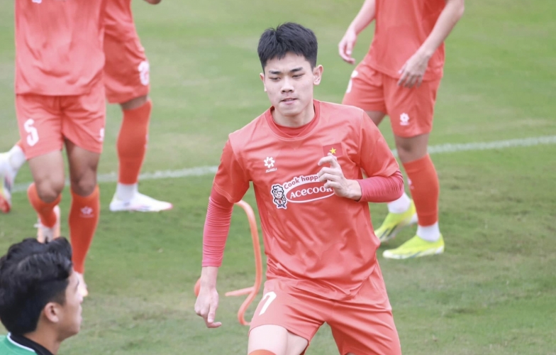 HLV Kim Sang Sik loại thêm 5 cầu thủ, Đình Bắc nói gì?