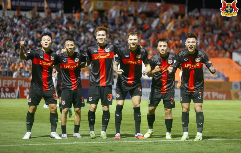 BXH vòng 4 V-League 2025/26: Ninh Bình đòi lại ngôi đầu, nhà ĐKVĐ trượt dài