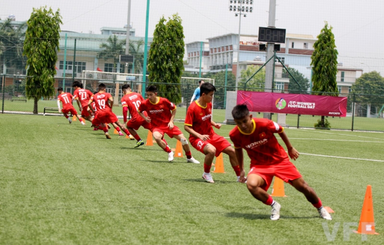 U22 Việt Nam 'thở dốc' trong ngày luyện tập đầu tiên
