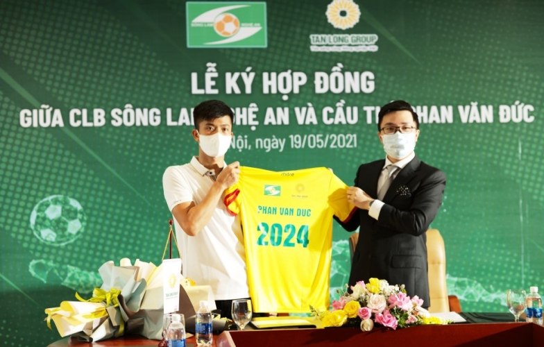Cầu thủ ĐT Việt Nam kí hợp đồng khủng trước VL World Cup 2022