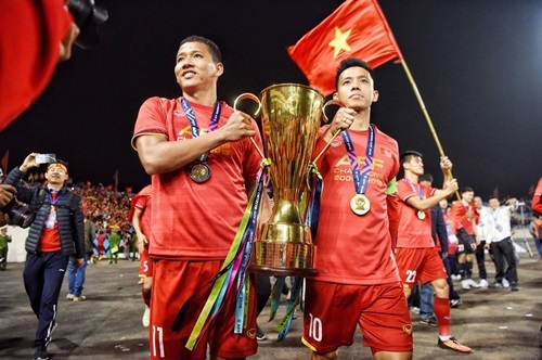 Người hùng AFF Cup xuất hiện ở buổi tập của U23 Việt Nam