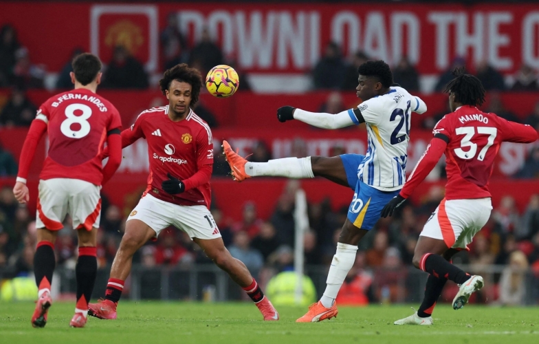 'Siêu tiền vệ' lên tiếng về thương vụ tới MU