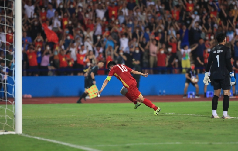 VIDEO: Đội trưởng U23 Việt Nam ghi bàn nhấn chìm U23 Indonesia