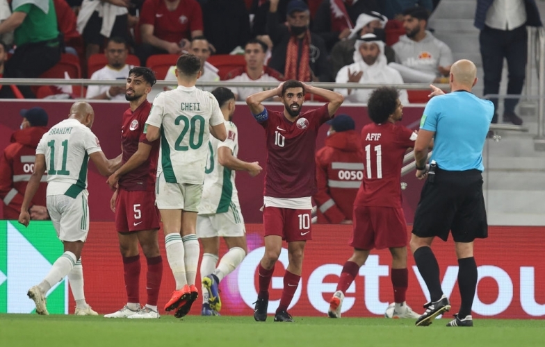 Bù giờ 17 phút, VAR khiến chủ nhà World Cup 2022 bị loại đầy cay đắng