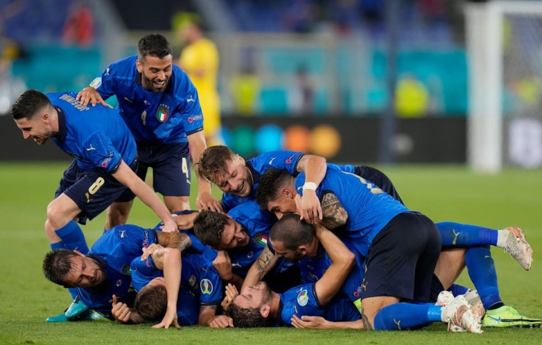Italia lập kỷ lục chưa từng có ở Euro