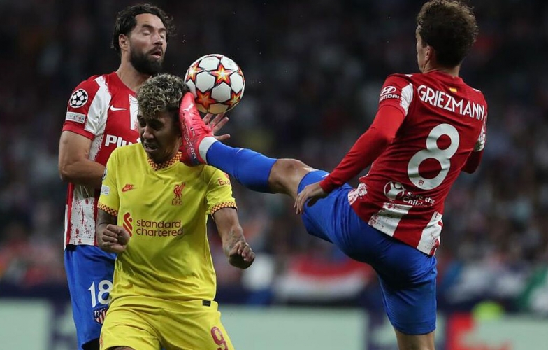 Cận cảnh 2 tình huống ‘tung kungfu’ của Ibrahimovic và Griezmann