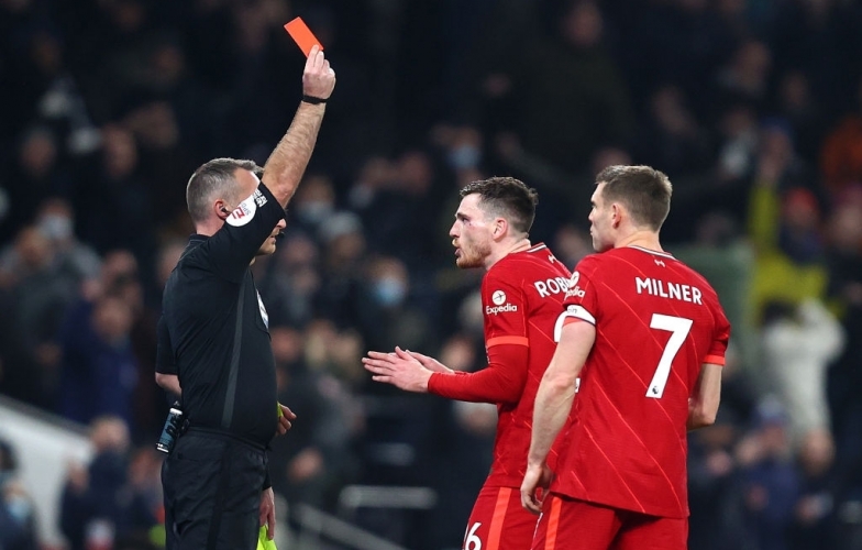 Alisson và Robertson mắc sai lầm, Liverpool đứt mạch toàn thắng