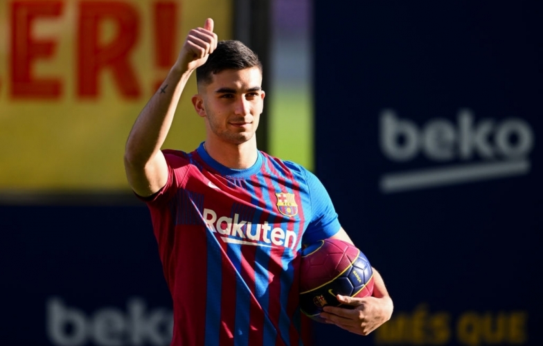 Những hình ảnh đầu tiên của Ferran Torres tại Barca