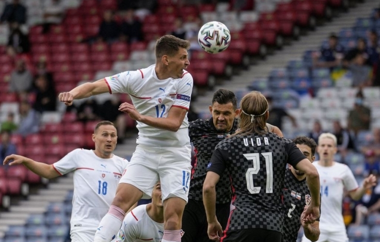 Perisic tỏa sáng mang về 1 điểm nhọc nhằn cho Croatia