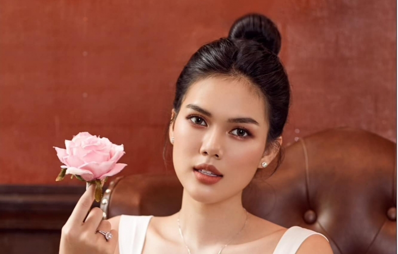 Nhan sắc nóng bỏng của Ngọc Trinh trước khi bị tuyển thủ U22 Việt Nam 'cắm sừng'