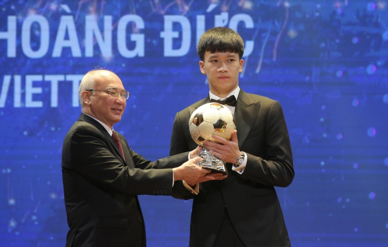 Vừa giành Quả bóng Vàng 2021, Hoàng Đức bày tỏ mong muốn xuất ngoại