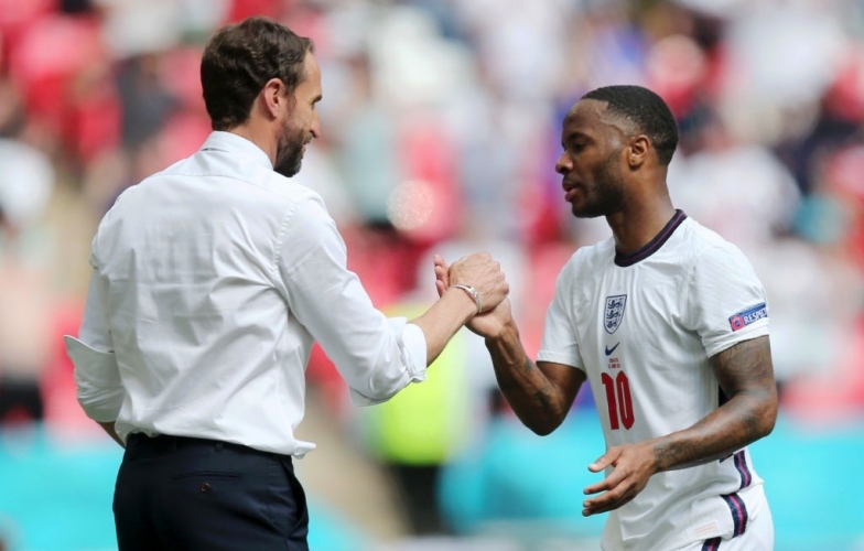 HLV Southgate: 'Tôi hy vọng Sterling tiếp tục bị chỉ trích'