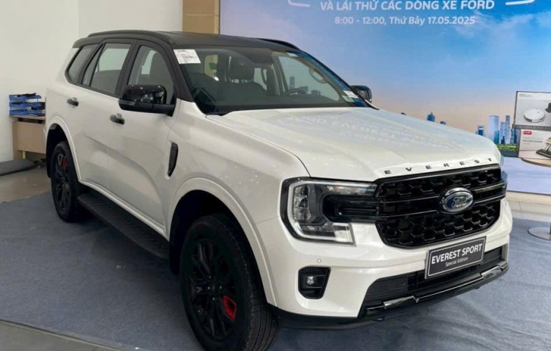 Cận cảnh Ford Everest Sport Special Edition tại đại lý, giá gần 1,2 tỷ đồng