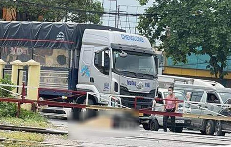 'Điểm mù' xe tải - Sát thủ vô hình trên đường: Người đi xe máy cần biết điều gì?