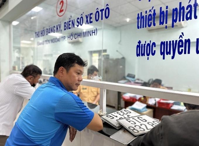 Lệ phí cấp biển số ô tô tại một số địa phương tăng lên 20 triệu đồng sau sáp nhập