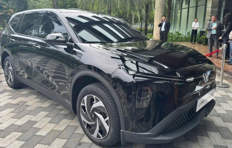 MPV điện VinFast Limo Green tiếp tục lộ diện: Nội thất 7 chỗ rộng rãi, hướng đến sự thực dụng