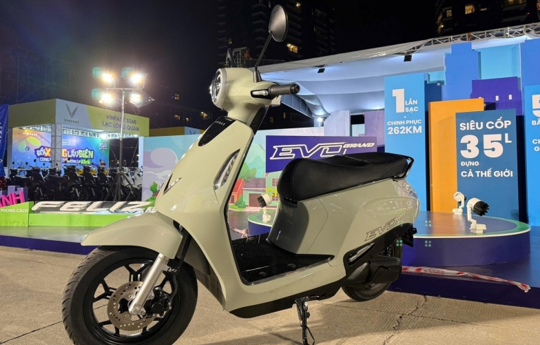 Ảnh thực tế VinFast Evo Grand: Cốp siêu rộng nhưng lắp thêm pin phụ có còn để đồ thoải mái được không?