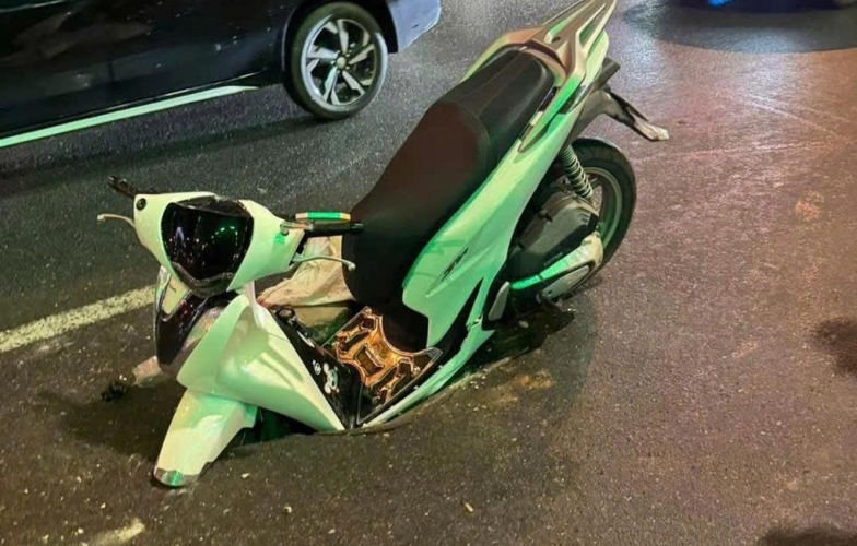 Hà Nội liên tiếp xuất hiện hố sụt trên đường: Chủ xe gặp nạn có được bồi thường?