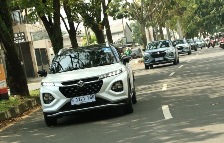 Suzuki Fronx: So kè khả năng tiết kiệm nhiên liệu giữa bản xăng và hybrid
