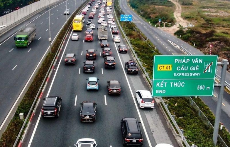 Những lỗi nguy hiểm tài xế ô tô nhỏ thường mắc khi đi trên cao tốc