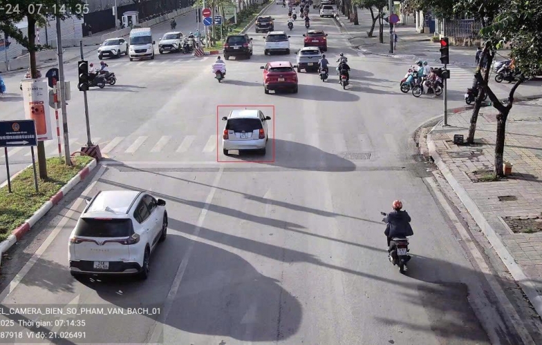Hà Nội thí điểm camera AI: Phát hiện gần 1.800 xe vi phạm giao thông trên một tuyến phố chỉ trong nửa ngày