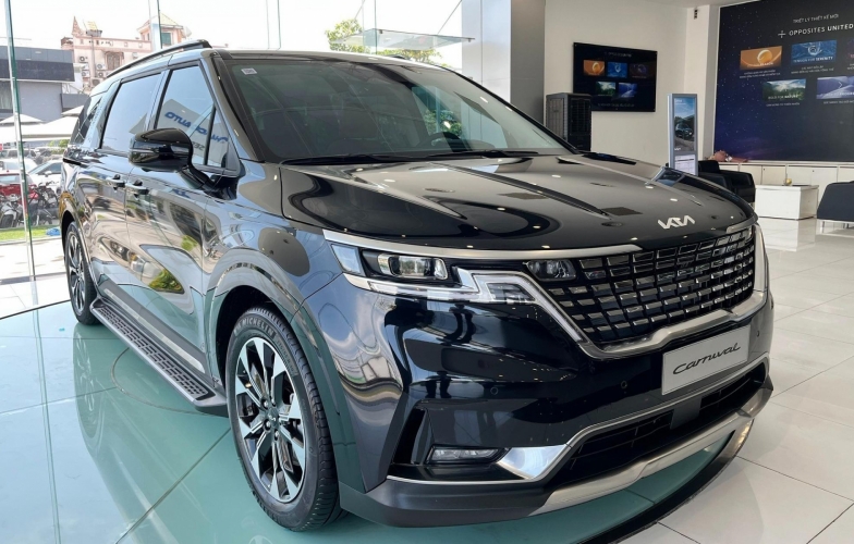 Xả hàng tồn, Kia Carnival máy xăng giảm giá tới 380 triệu đồng tại đại lý