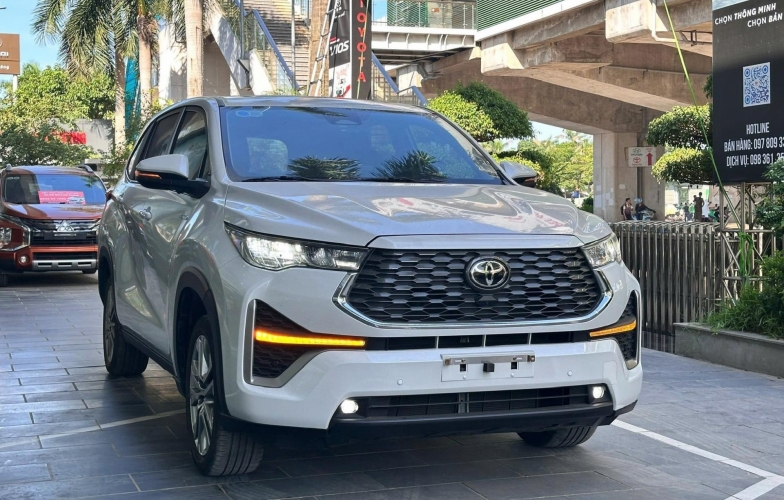 TOP xe hybrid bán chạy tháng 10/2025: Toyota Innova Cross trở lại ngôi đầu, Honda CR-V 'trượt dài'