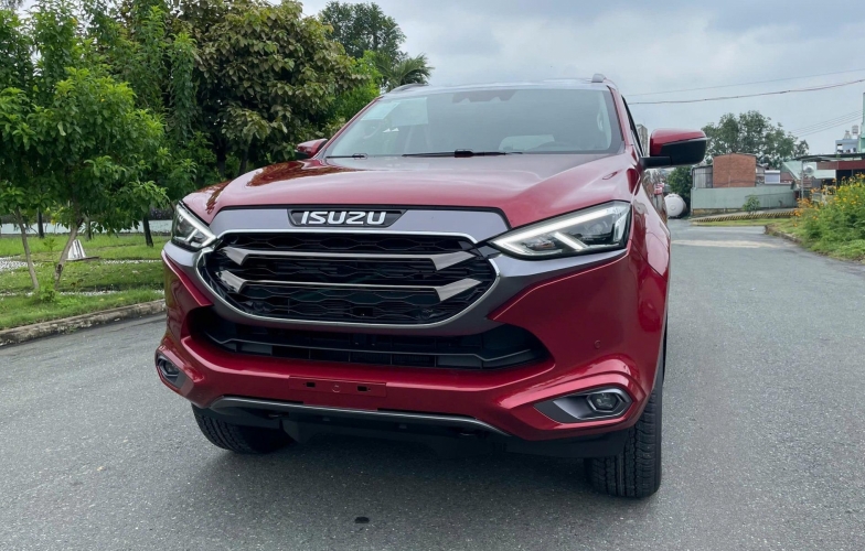 Isuzu mu-X giảm giá tới 330 triệu đồng tại đại lý: SUV 7 chỗ 'dọn kho' dịp cuối năm
