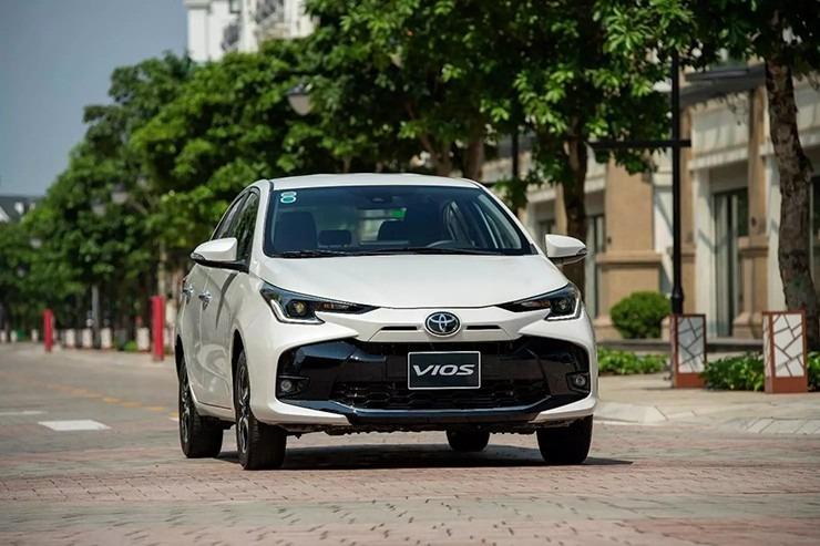 Doanh số sedan cỡ B tháng 11/2025: Cuộc đua song mã giữa Toyota Vios và Honda City