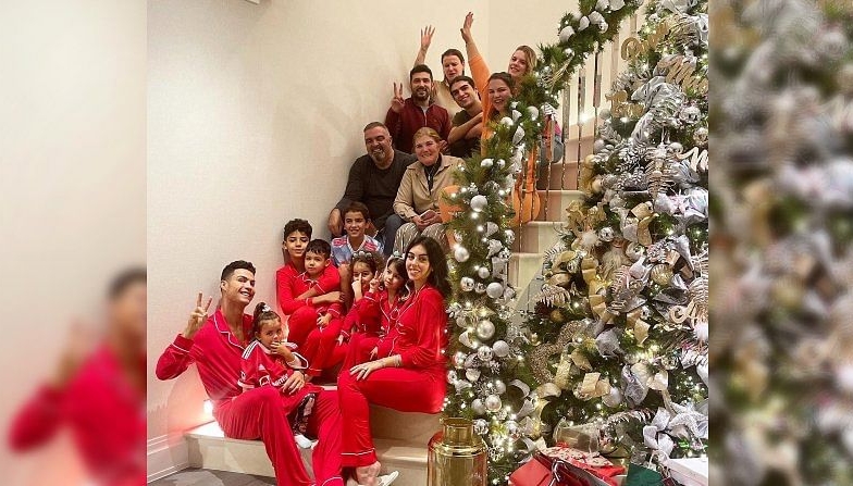 Điểm tin bóng đá 25/12: Messi lập 'kỷ lục' tại PSG, Ronaldo khoe ảnh Giáng sinh
