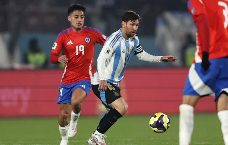 Messi mờ nhạt, Argentina thắng tối thiểu Chile