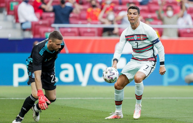 Unai Simon mong mỏi 1 điều từ Ronaldo ở chung kết Nations League