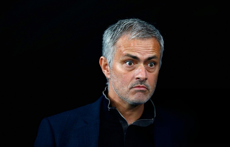 Vừa bị sa thải, Mourinho nhận phán quyết từ đội Ngoại hạng Anh