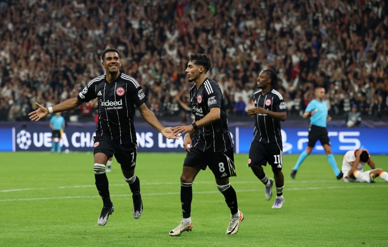 Hàng công tưng bừng, Frankfurt 'hủy diệt' Galatasaray