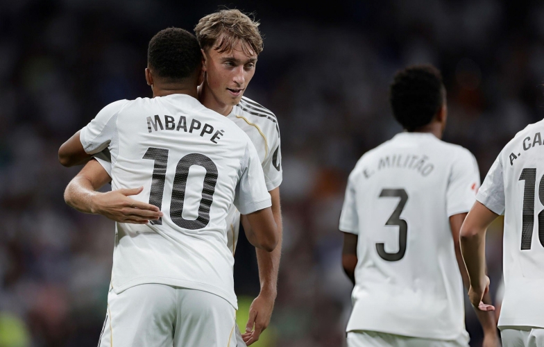 Real Madrid dính 'virus FIFA '