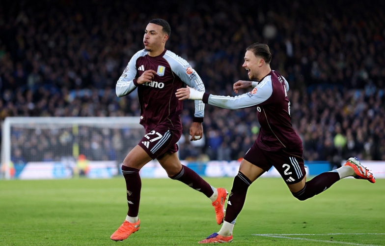 Đánh bại Leeds, Aston Villa vào top 4 Ngoại hạng Anh