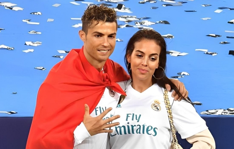 Ronaldo chốt thời điểm 'lên xe hoa' với Georgina Rodriguez