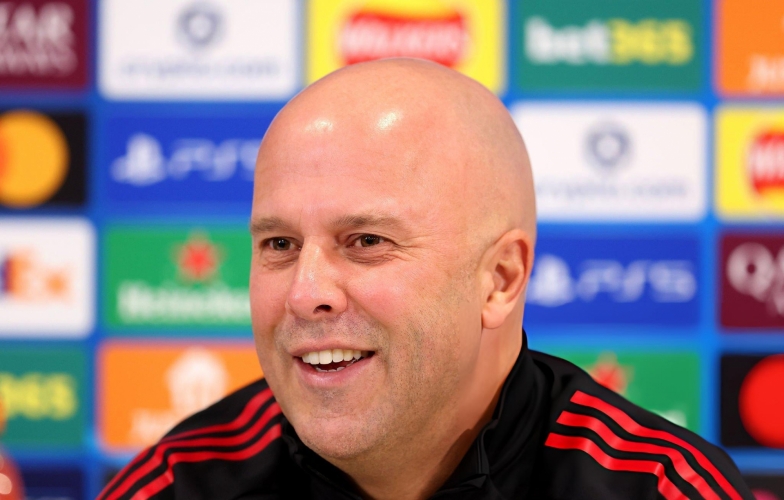 Arne Slot nói cứng trước nguy cơ bị Liverpool sa thải