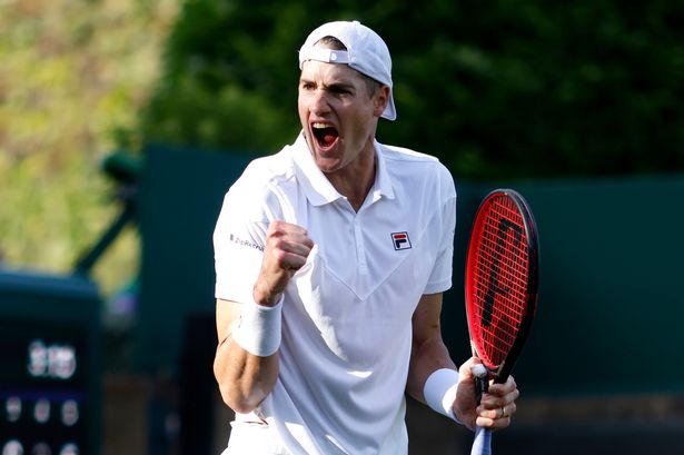 John Isner lập kỷ lục thế giới ghi nhiều aces nhất lịch sử quần vợt