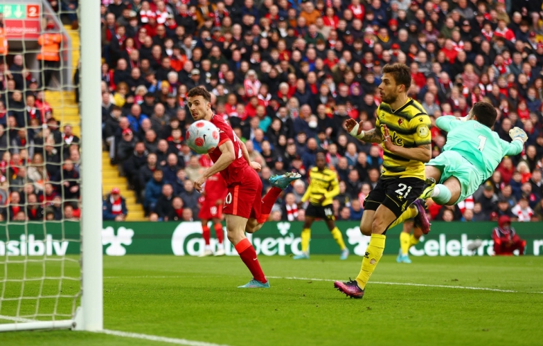 Jota tỏa sáng, Liverpool chiếm ngôi đầu từ tay Man City