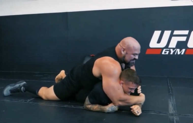Dustin Poirier chạm trán 'Người đàn ông khỏe nhất hành tinh', trước thềm đấu McGregor