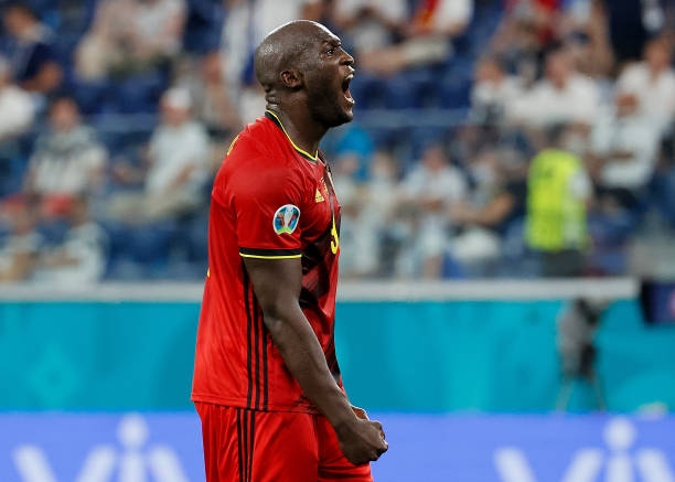Lukaku xoay sở tinh tế nhân đôi cách biệt cho Bỉ