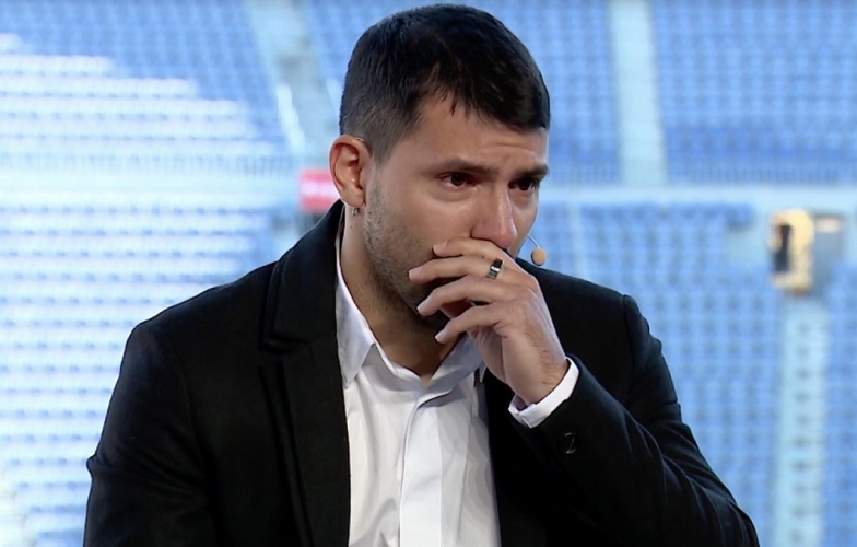 Sergio Aguero giã từ sự nghiệp ở tuổi 33, bật khóc trong lễ chia tay