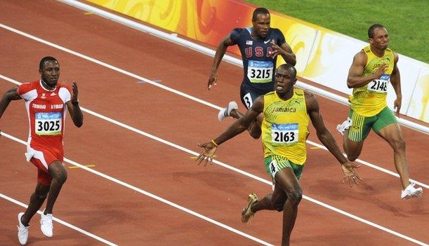 Usain Bolt 'vừa chạy vừa chơi' cũng phá kỷ lục thế giới và Olympic 2008