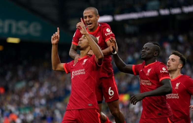 Neville nhìn thấy dáng dấp huyền thoại MU ở Liverpool